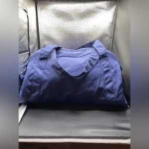 648 NIKE navy gym bag NWOT wshoulder strap blue